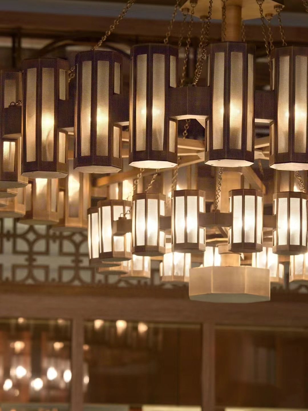 DUTTI Lámpara Colgante LED Grande de Latón: Moderno y Diseño Único OEM/ODM para Cafeterías